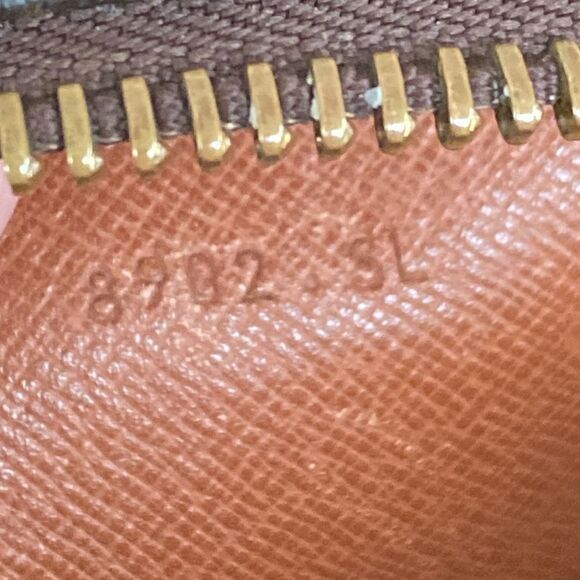 Authentic Louis Vuitton Monogram Danube GM Unisex Shoulder Crossbody Bag - Picture 13 of 16